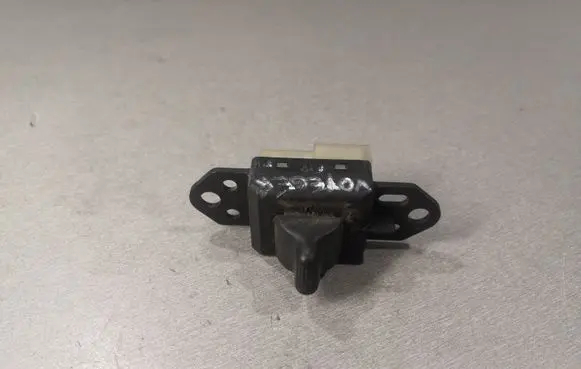 Chrysler Voyager Electric window control switch 04685727AB