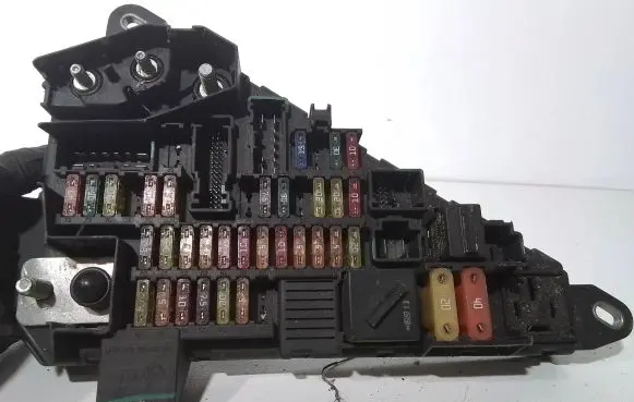 BMW 5 E60 E61 Fuse module 6906603
