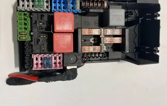 Mercedes-Benz E W213 Fuse box cover A2135400200