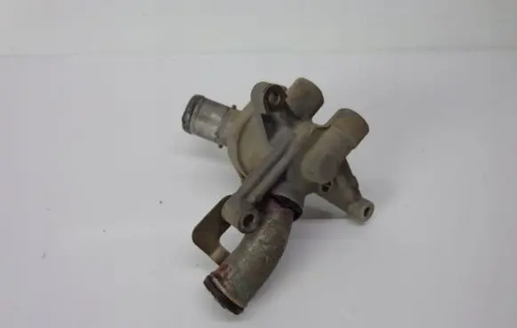 Mitsubishi Pajero Thermostat/thermostat housing 