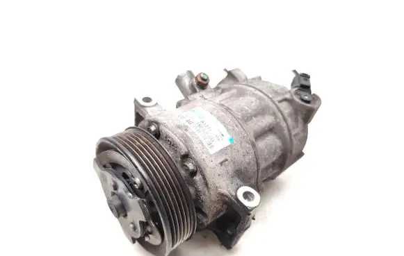 Volkswagen Golf V Air conditioning (A/C) compressor (pump) 5N0820803