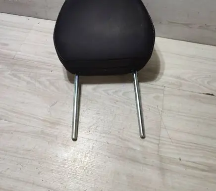 Nissan Qashqai Front seat headrest