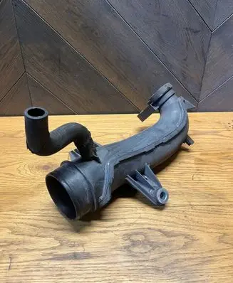 Opel Vivaro Turbo air intake inlet pipe/hose 165752889R