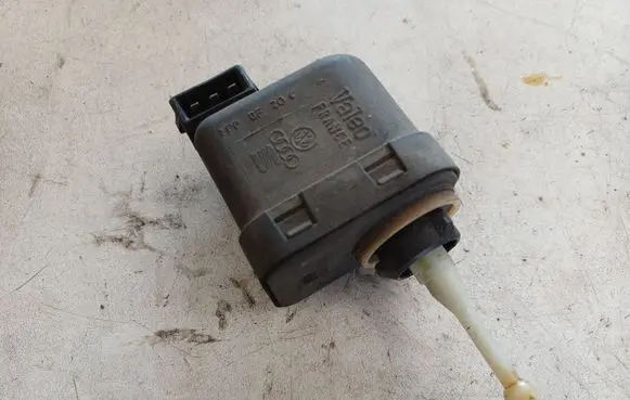 Audi A4 S4 B5 8D Headlight level adjustment motor 6K5941295