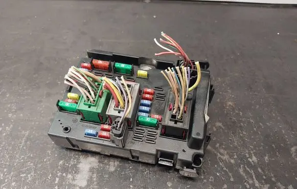 Peugeot Partner BSM Control unit 9657608580