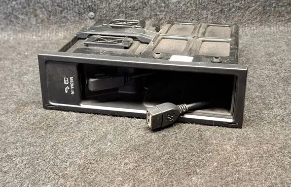 Volkswagen PASSAT B7 Head unit multimedia control 5N0035341F 5N0035342E