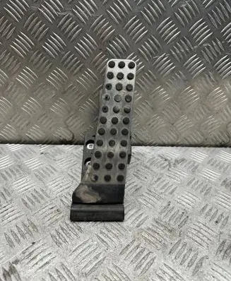 Mercedes-Benz SLK R172 Accelerator throttle pedal A2043000200 210814