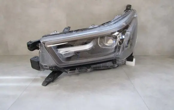Toyota Hilux VIII Headlight/headlamp