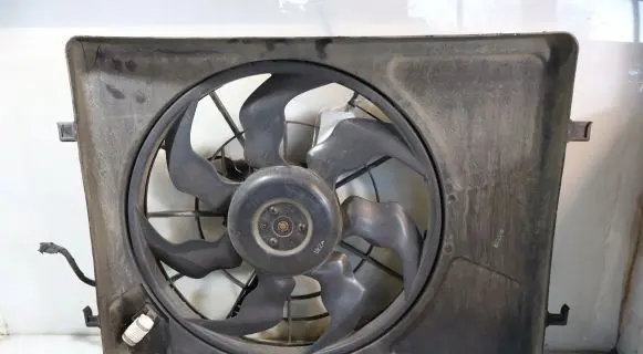 Hyundai i30 Air conditioning (A/C) fan (condenser) 