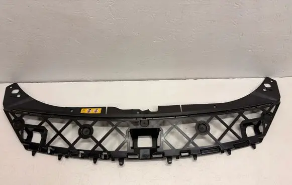 Mercedes-Benz CLA C118 X118 Front bumper mounting bracket A1188851403