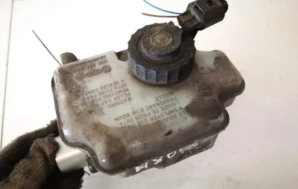 Brake fluid reservoir