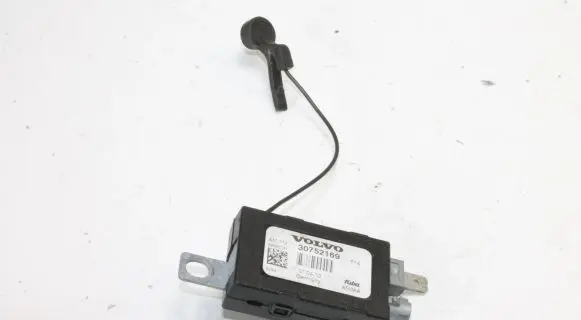Volvo C30 Aerial antenna amplifier 30752169