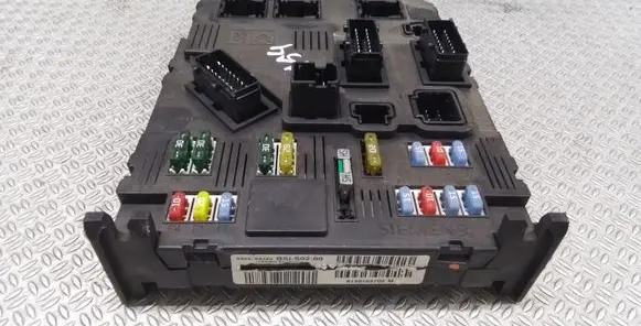 Peugeot 407 Fuse module 9655708380