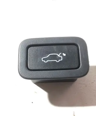 Volvo V70 Tailgate/boot open switch button 30739237