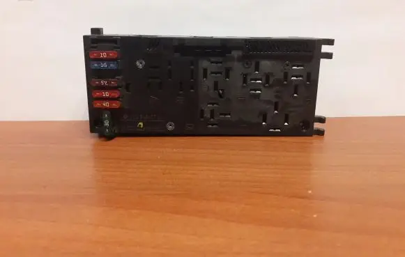 Mercedes-Benz E W210 Fuse box set 0005401550 A0025452701