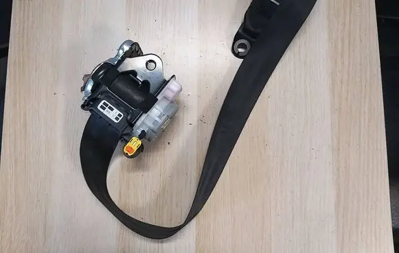 Audi A3 S3 8V Front seatbelt 8V4