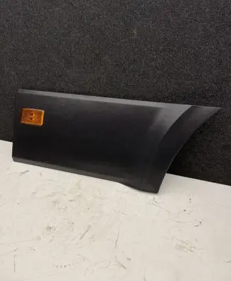 Fender trim (molding)