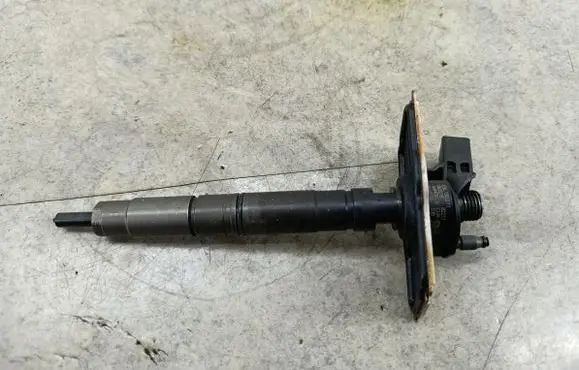 Volkswagen Golf VI Fuel injector 03L130277