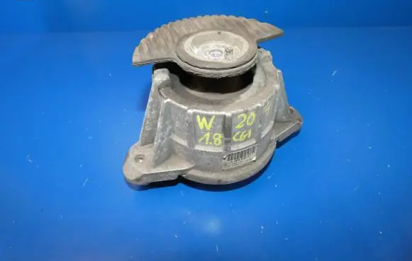 Mercedes-Benz C W204 Engine mount bracket A2042400117 ZGS005