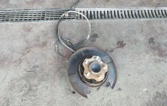 Nissan Juke I F15 Rear wheel hub