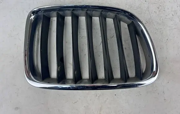 BMW X1 E84 Front bumper upper radiator grill 2993308