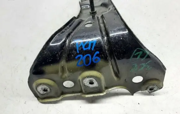 Volkswagen PASSAT CC Fender mounting bracket 3C8821141