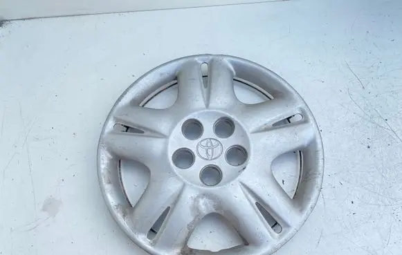 Toyota Avensis T220 R15 wheel hub/cap/trim 4260205060
