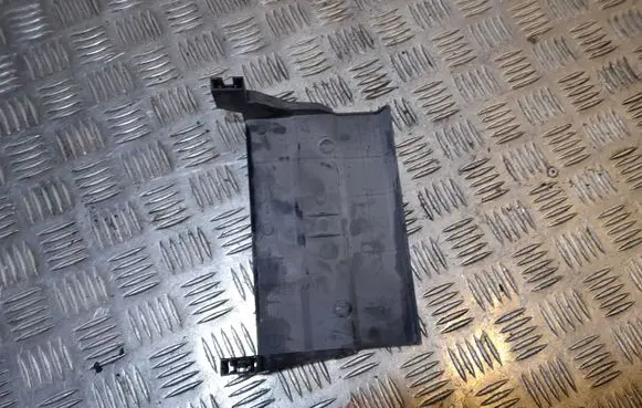 Audi Q3 8U Other engine bay part 5N0906337