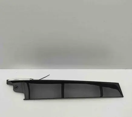 Audi Q3 8U Front door glass trim molding 8U0837901C