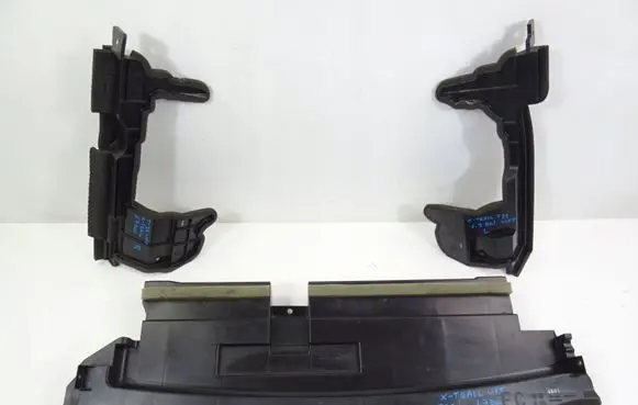 Nissan X-Trail T32 Intercooler air channel guide 