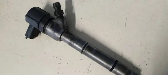 KIA Carens III Fuel injector 338002A800