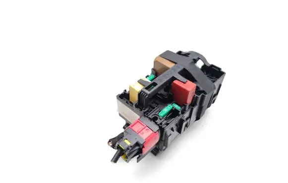 Peugeot 2008 II Fuse module 