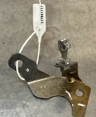 Fender mounting bracket