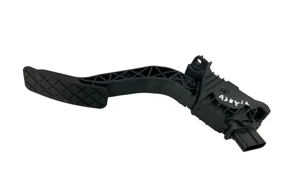 Accelerator throttle pedal