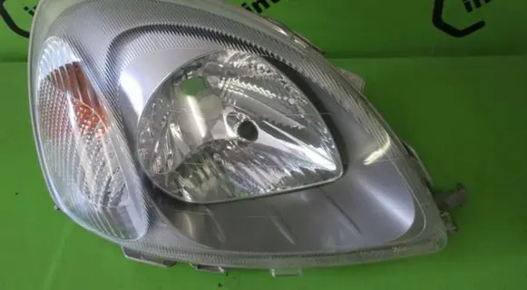 Toyota Yaris Headlight/headlamp