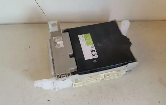 Toyota Yaris Fuse module 892210D110