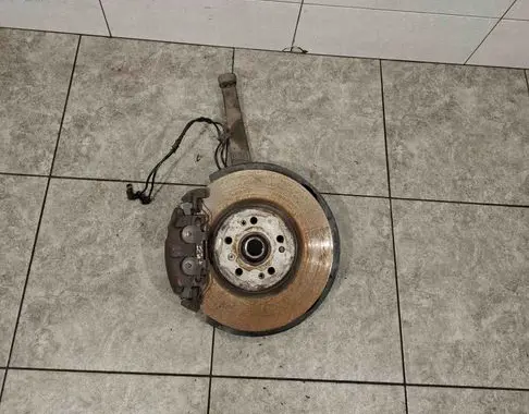 Front wheel hub