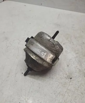 Engine mount bracket