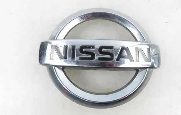 Nissan Qashqai Manufacturer badge logo/emblem 62890JD000