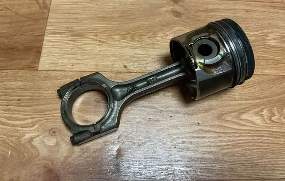 Honda Civic Piston with connecting rod RJL27 06121113
