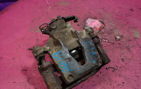 Renault Master II Rear brake caliper