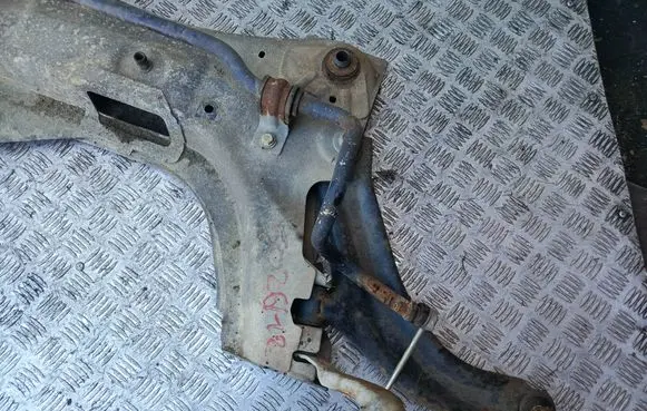 Renault Clio III Front axle beam 
