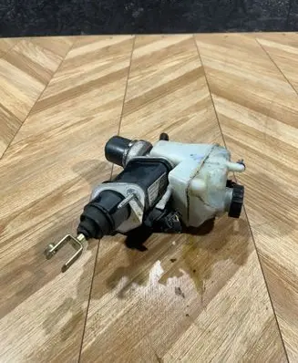 Mercedes-Benz E C207 W207 Master brake cylinder A0004300312 0204024105