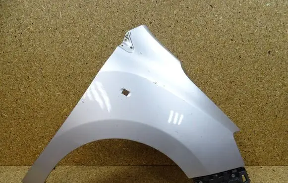 Dacia Dokker Fender 260421830R 4617A