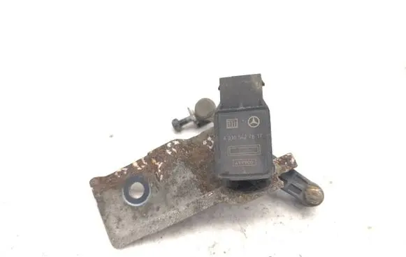 Mercedes-Benz S W220 Air suspension front height level sensor A0105427617