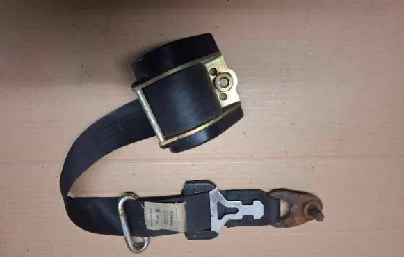 Mercedes-Benz W123 Front seatbelt