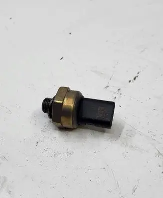 BMW X3 G01 Oil pressure sensor 8647488 1366207489