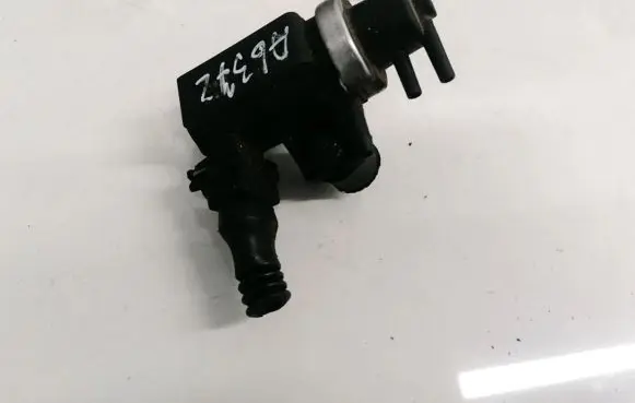 BMW 5 E39 Turbo solenoid valve 72190323 2246175