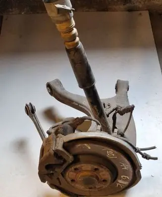Rear wheel hub spindle/knuckle
