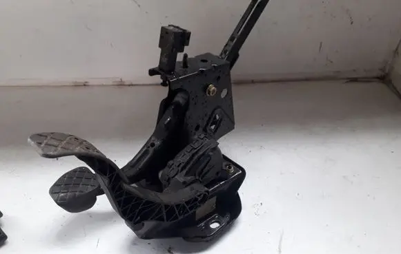 Volkswagen Golf IV Accelerator throttle pedal
